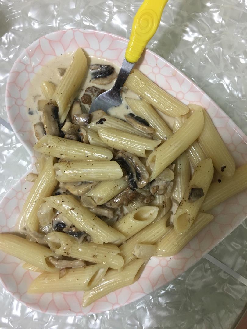 白蘑菇奶油培根意面