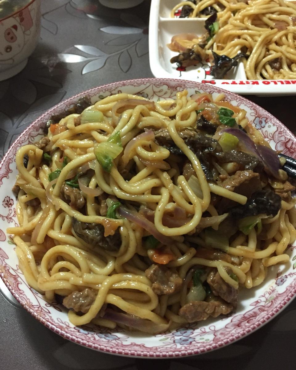 孜然牛肉炒拉条 家常面条百吃不厌的美味做法