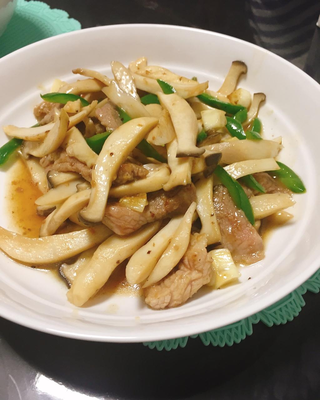 泳懿是个猫做的杏鲍菇炒肉丝