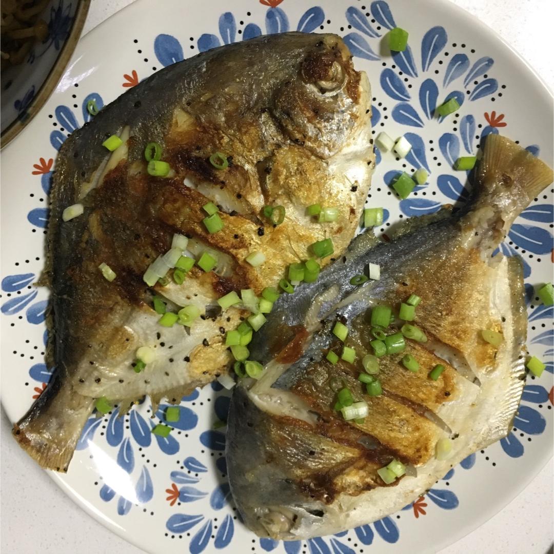 图解“煎鱼~入味又不破皮”的简单方法