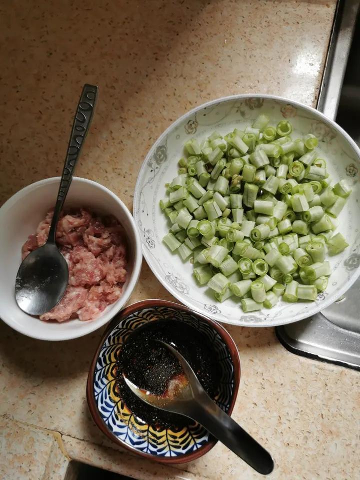 手残党也会做的（肉末豆角），拌面拌饭都超级下饭的！！！