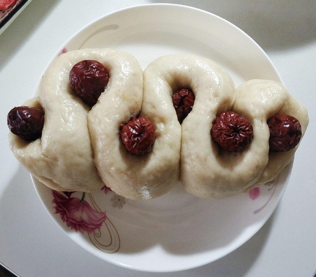简单省力好看又喜庆的大枣馒头