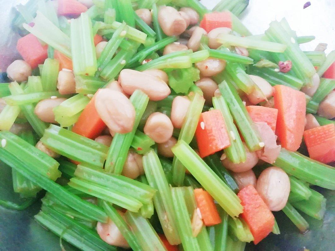 凉拌芹菜花生米胡萝卜