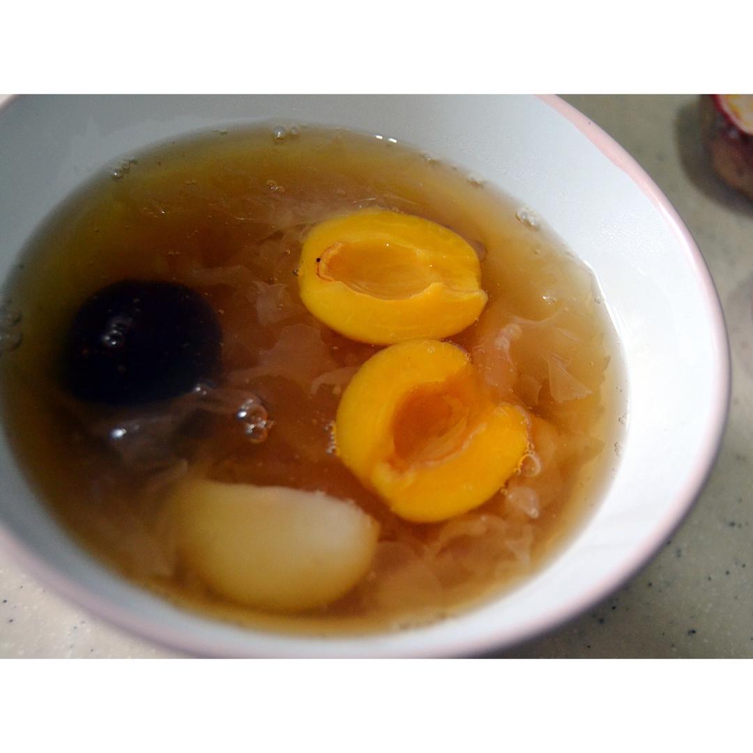 红枣银耳马蹄糖水——很滋润养颜哦