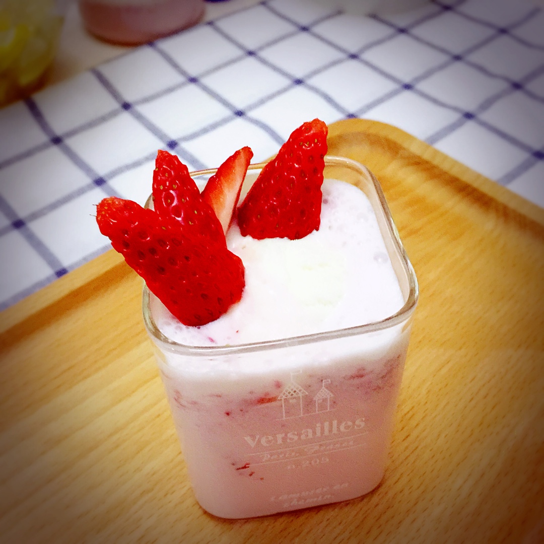 草莓奶昔