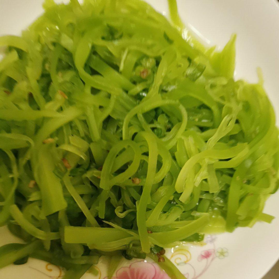 厨师长教你：夏日开胃小菜“凉拌莴笋丝”的家常做法，简单易学赶紧收藏吧