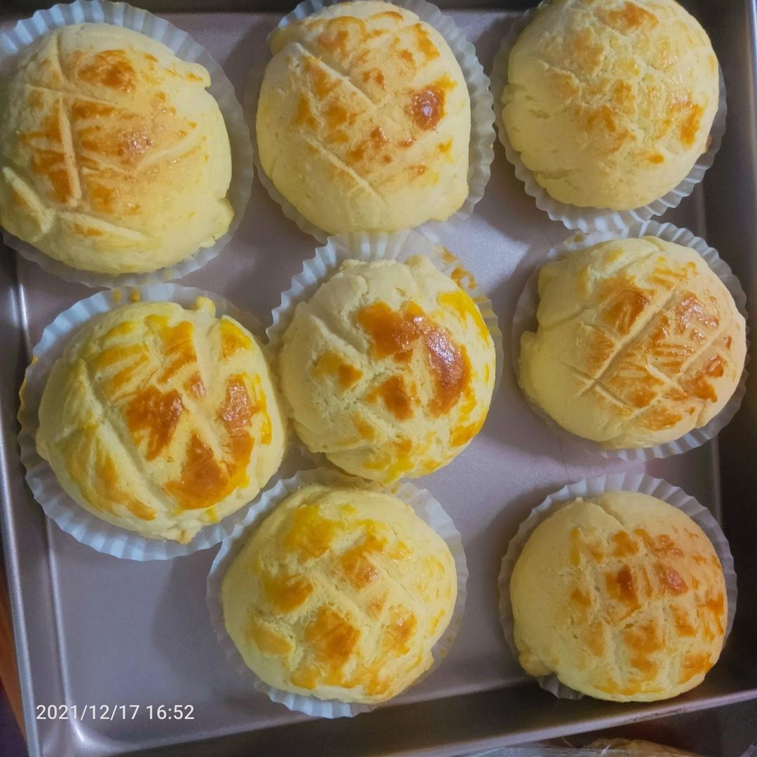 好吃到炸裂的港式菠萝包（附带制作酥皮的小视频）
