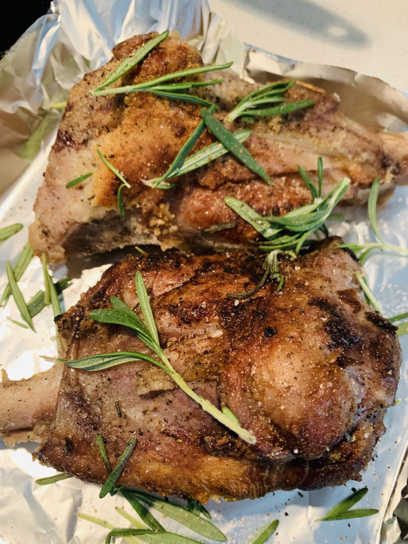 樱桃酒辣味牛血酱牛小腿肉卷饼