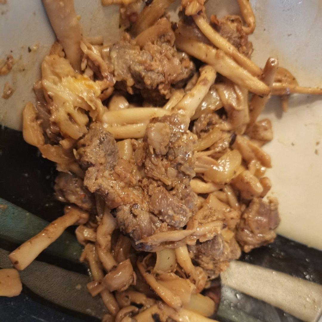 蚝汁海鲜菇炒牛柳