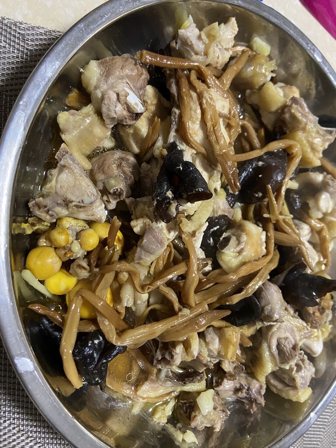 金针菜黑木耳蒸鸡的做法步骤图 怎么做好吃 Minmin敏214 下厨房 金针菜黑木耳蒸鸡的做法步骤图 怎么做好吃 Minmin敏214 下厨房