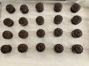 好吃的黑巧克力蔓越莓月饼～简单好操作，适合新手！的做法 步骤7