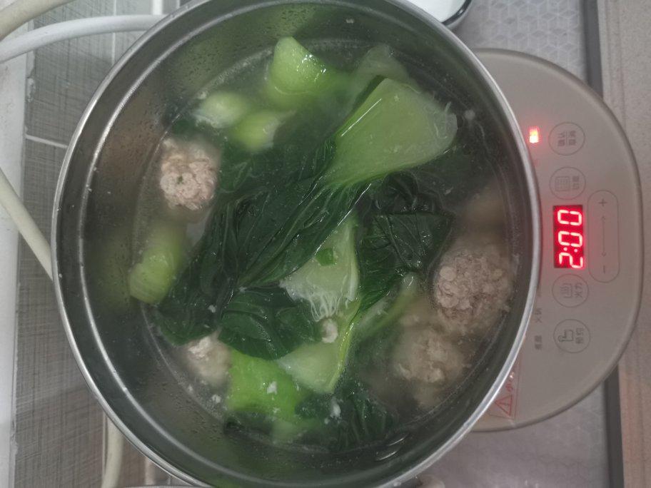 老人孩子都爱的肉丸青菜汤