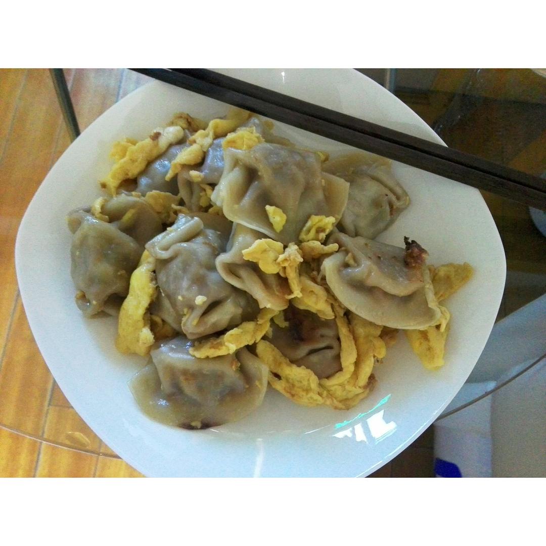 蛋抱煎饺（速冻饺）