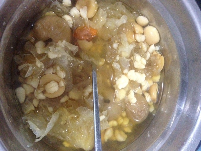 红枣银耳莲子羹