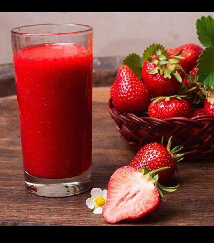 鲜榨草莓汁的做法