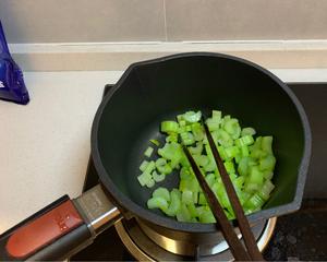 三文鱼泡菜炒饭的做法 步骤2