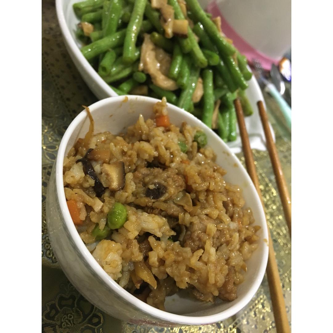 喷香排骨焖饭（爆好吃）