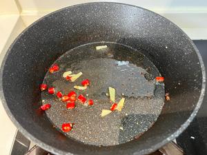 蒜苔炒肉末｜拌米饭咔咔香🍚起码两碗打底的做法 步骤3