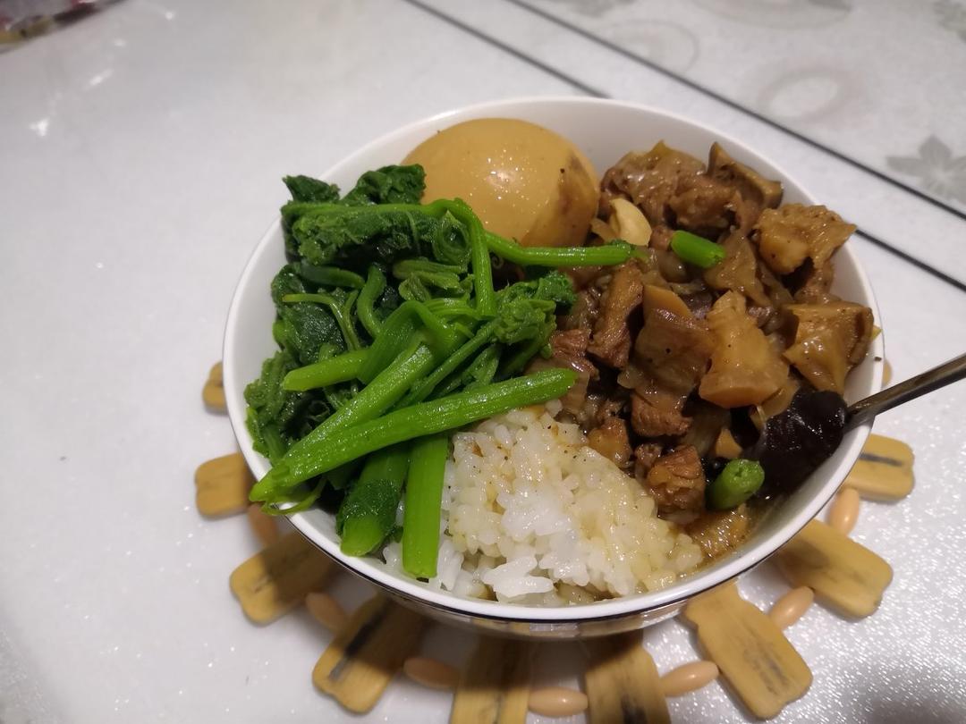 洋葱酥卤肉饭