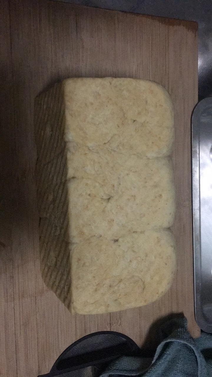 一次发酵的100%全麦吐司