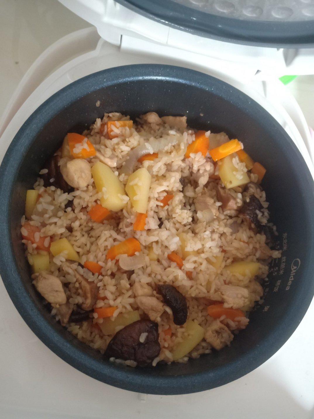 【香菇鸡肉焖饭】