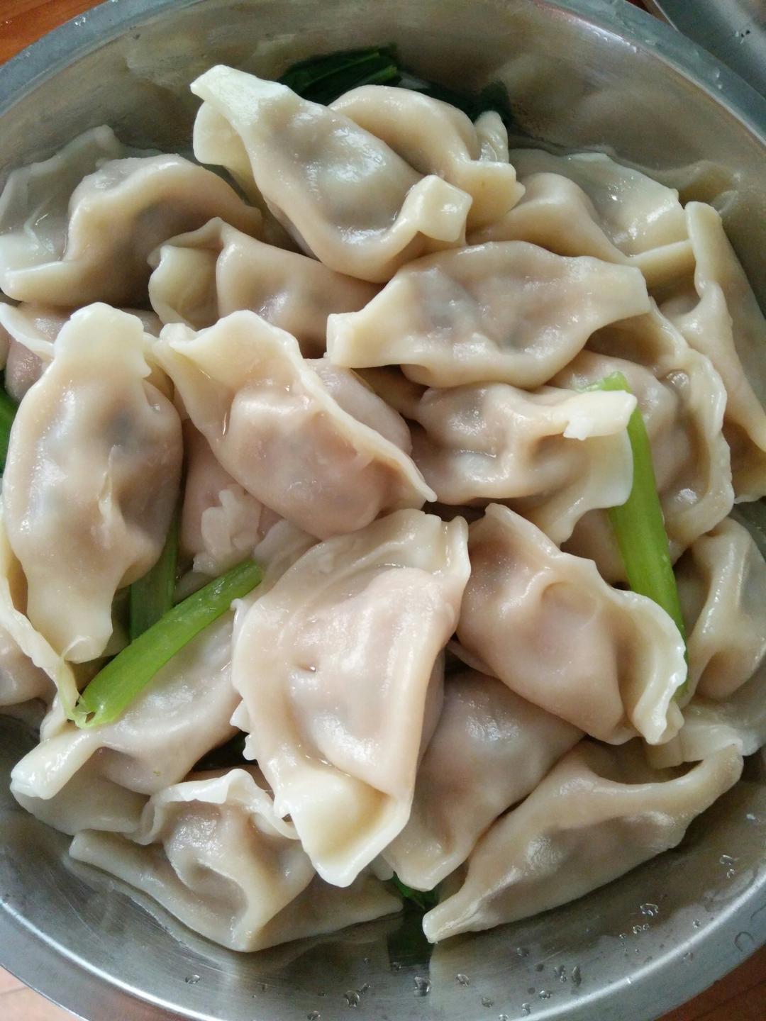 萍心如水做的煮饺子技巧绝对不会破皮的饺子▽