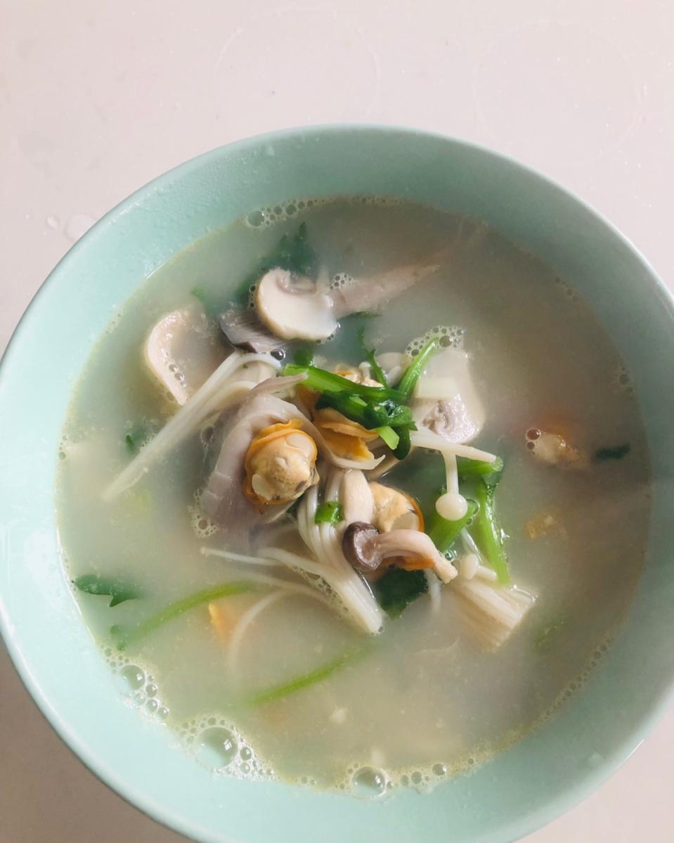 蛤蜊菌菇汤