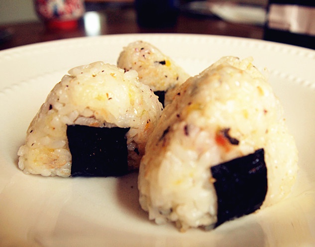 海苔肉松饭团