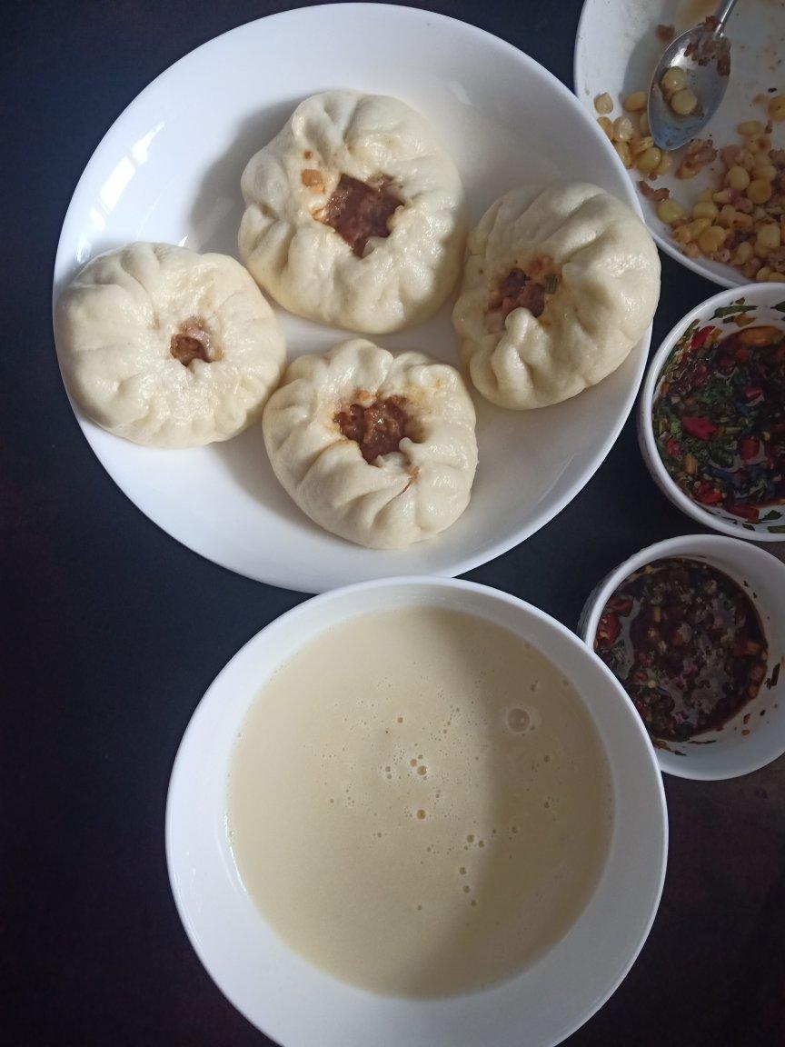 松软多汁的肉包子