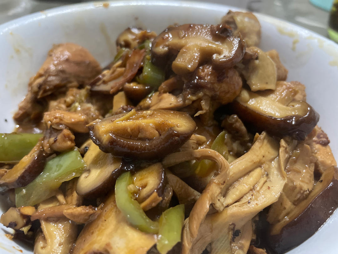 香菇炖鸡块