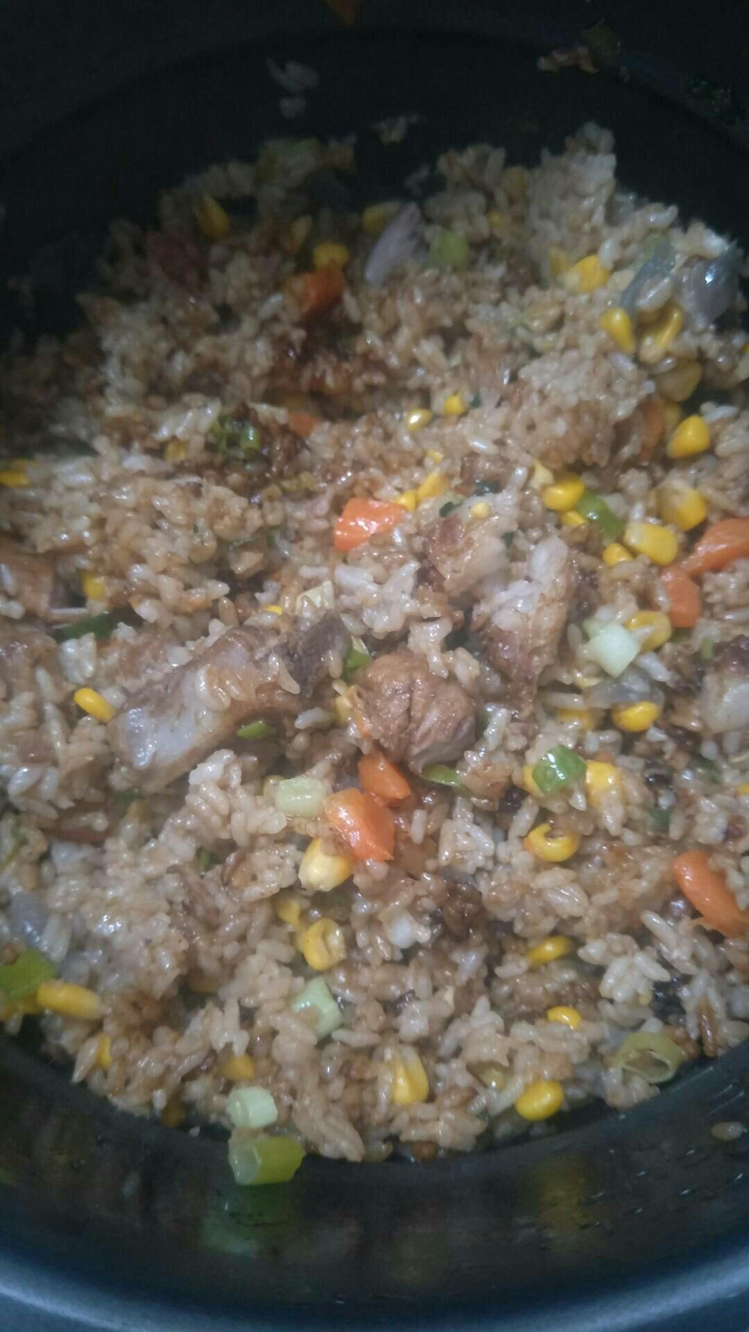 【排骨焖饭】