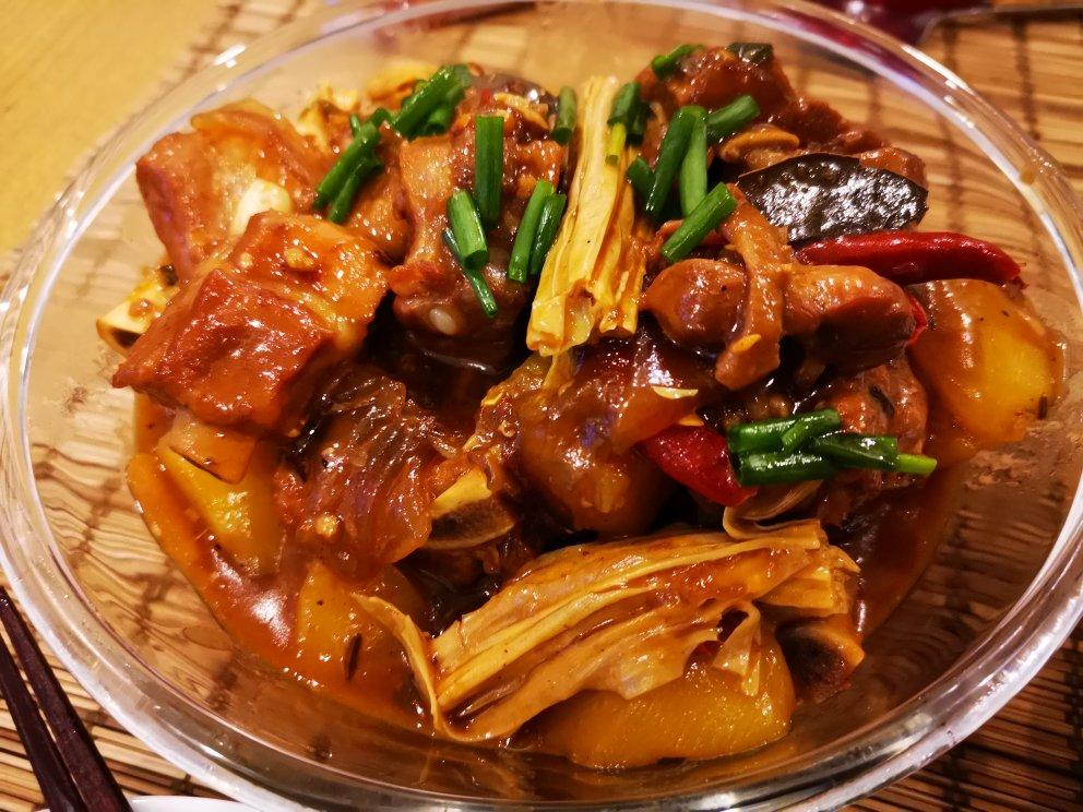 土豆烧排骨