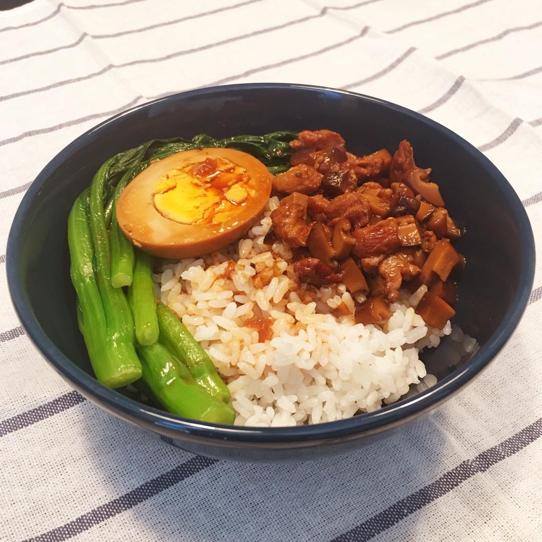 洋葱酥卤肉饭