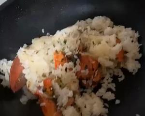 龙虾泡饭的做法 步骤3