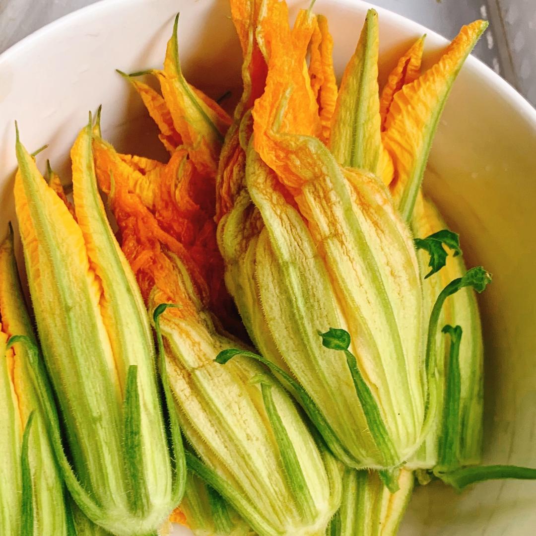 炸南瓜花的做法步骤图 炸南瓜花怎么做好吃 薄雾轻风 下厨房 炸南瓜花的做法步骤图 炸南瓜花怎么做好吃 薄雾轻风 下厨房