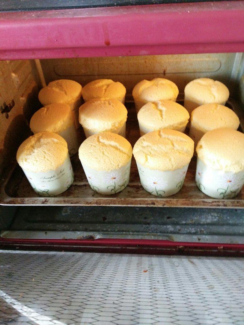 软绵绵戚风纸杯蛋糕