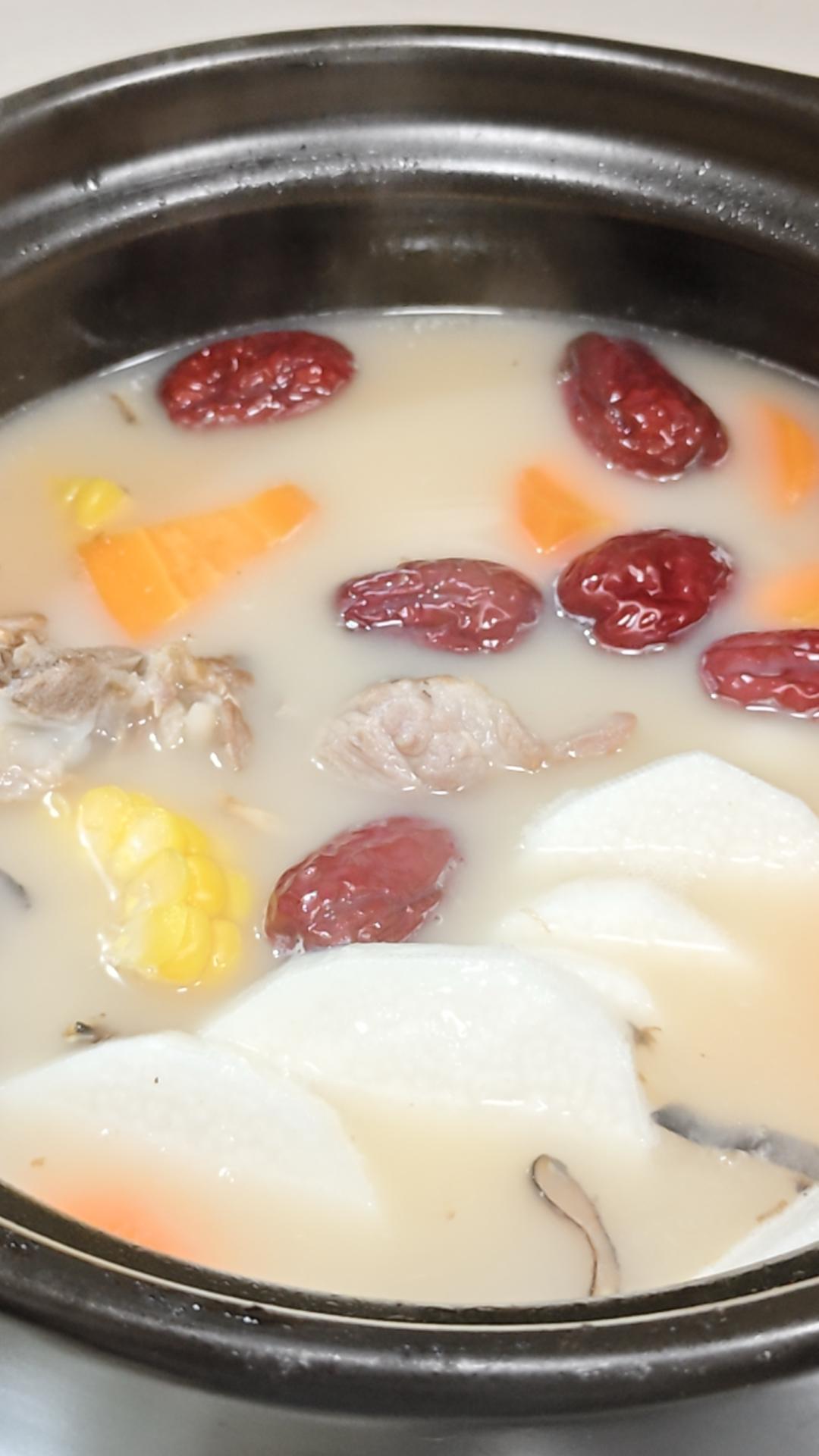 连吃三碗的玉米山药排骨汤