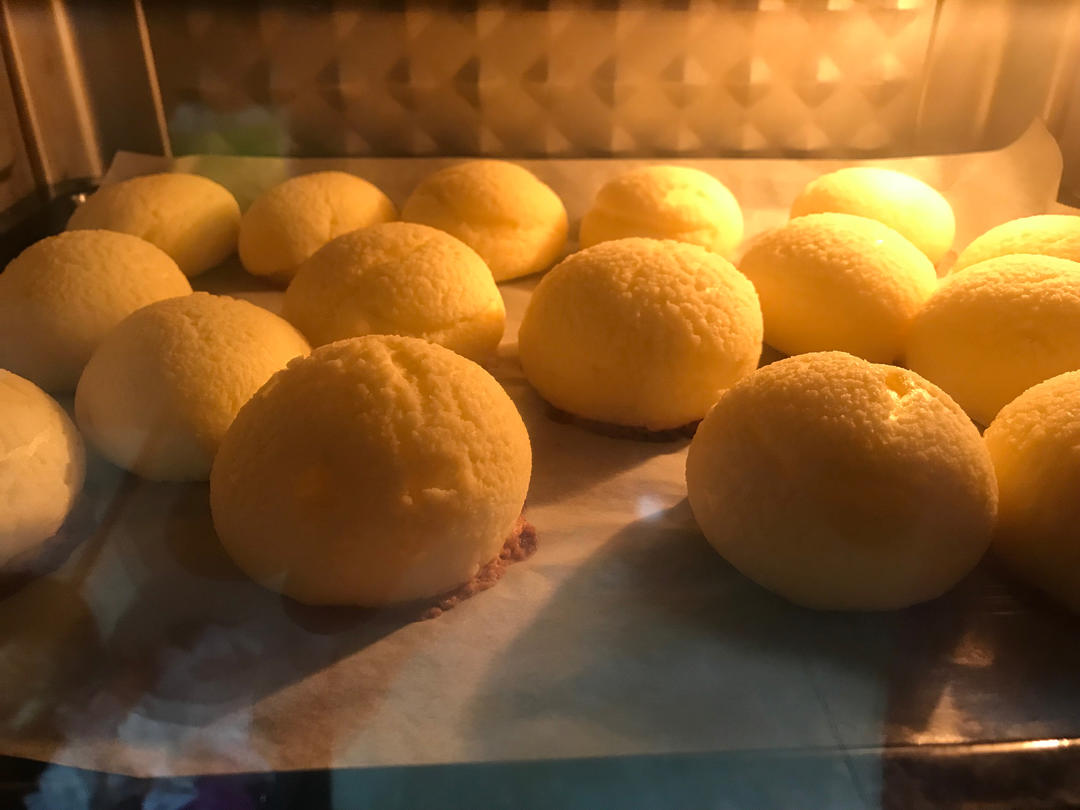 一口就爆浆的卡士达酥皮泡芙