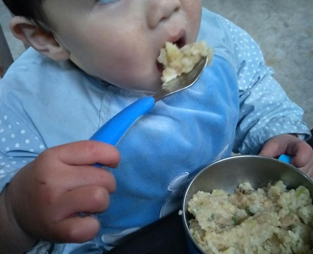 宝宝爱吃又超级好做的:土豆饭的做法