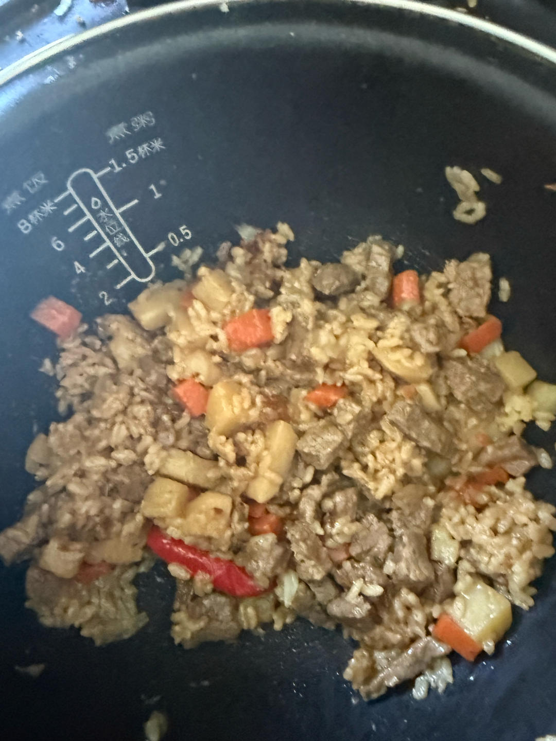 吃光光牛肉土豆焖饭