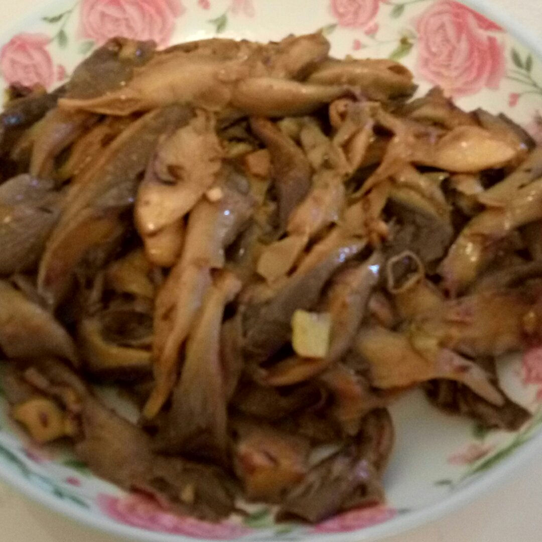 孜然蒜蓉辣酱炒鲜蘑