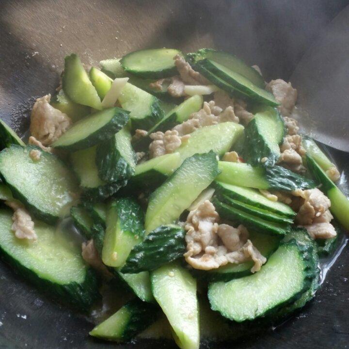黄瓜炒肉片