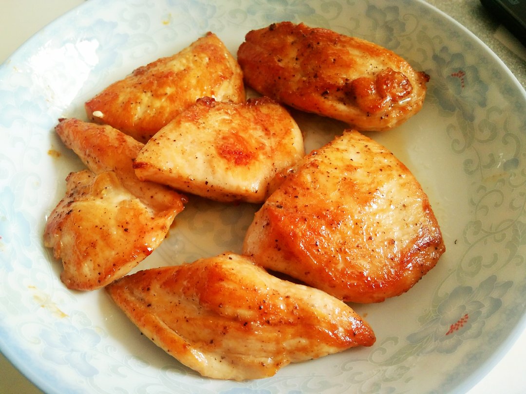 健身厨男版：香煎滑嫩鸡胸肉，全网最流行的鸡胸吃法！