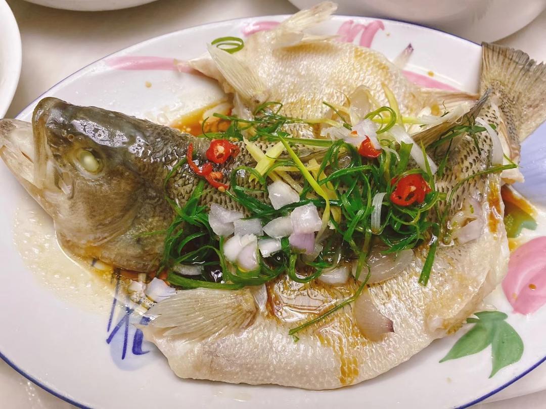 「月澜姐」清蒸鲈鱼 ▏揭秘饭店蒸鱼味道鲜美不腥的诀窍