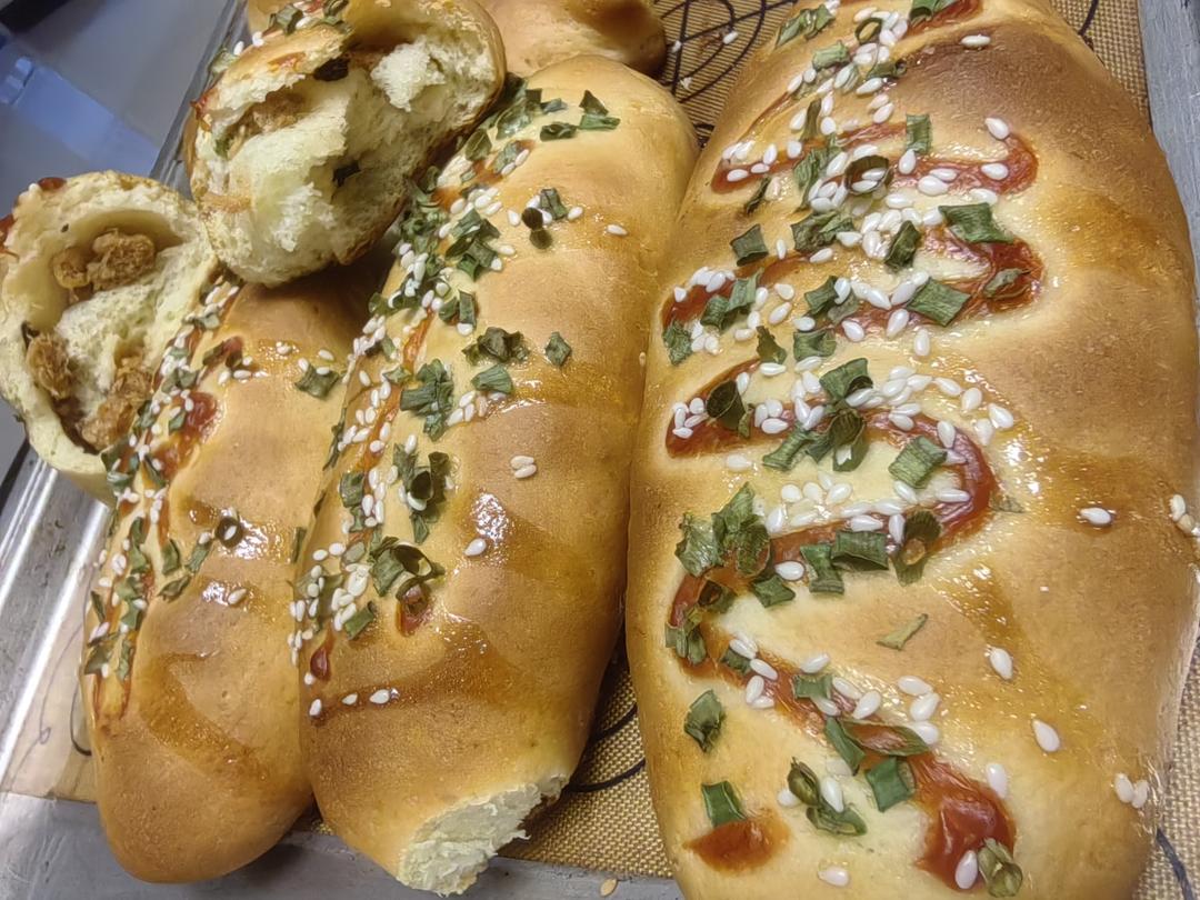 软妹子～香葱肉松面包