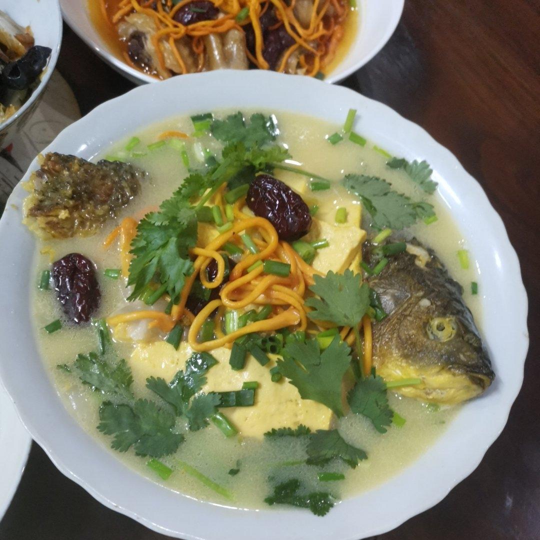 奶白鲫鱼豆腐汤|一条鱼最后的温柔