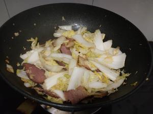 熏肉炒大白菜的做法 步骤5