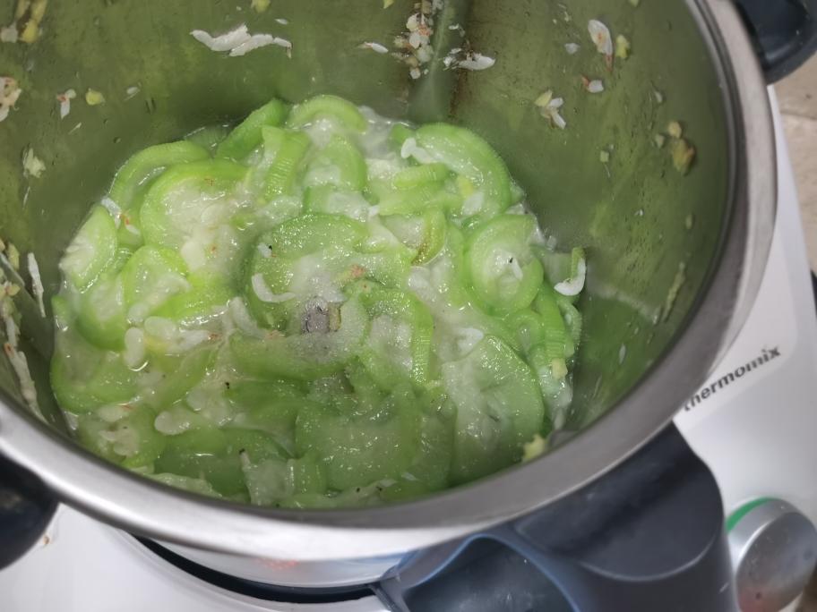 虾皮炒丝瓜的做法