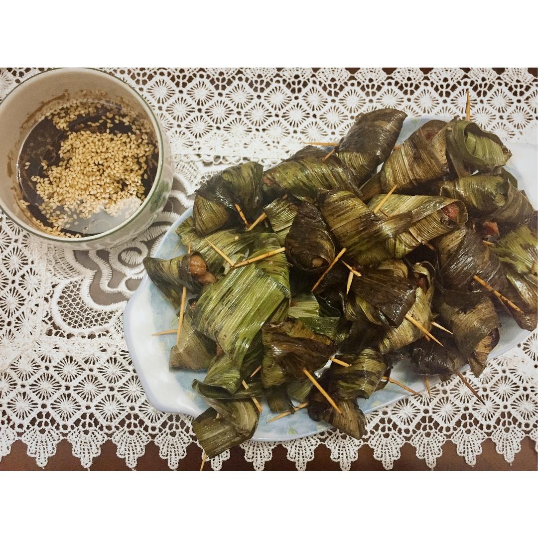 班兰叶（香兰）包鸡（Emerald Chicken）
后附蘸料芝麻酱汁做法