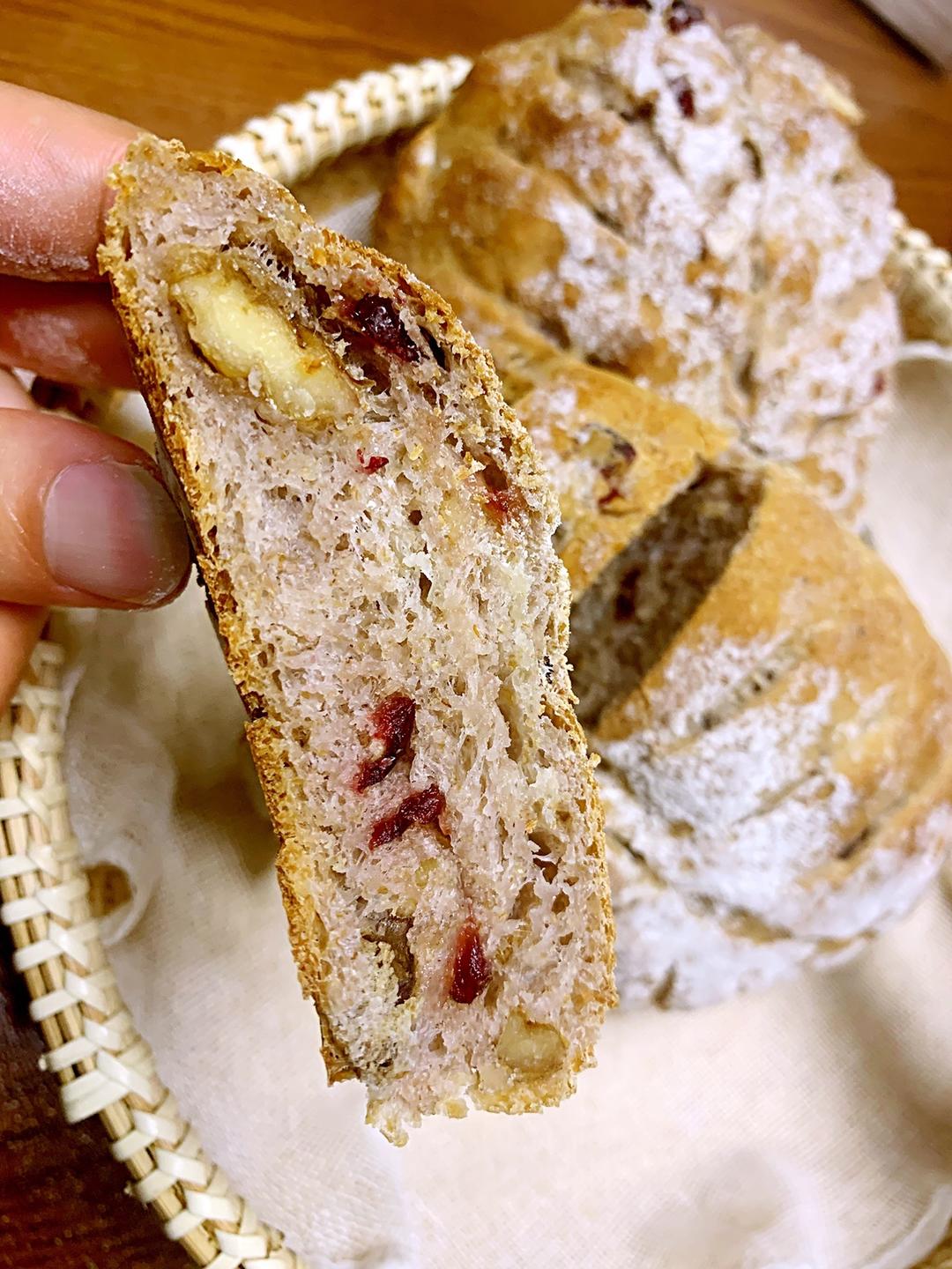 全麦蔓越莓核桃软欧